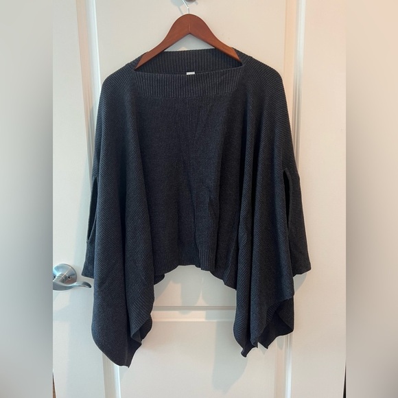 Lululemon Forward Flow Poncho Heathered Core - Picture 1 of 12